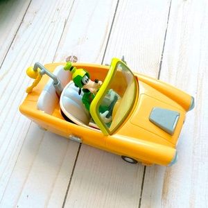 PLUTO TOY CAR